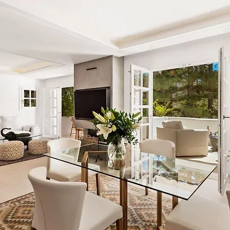 Apartment Exclusive 3-bedroom In Puente Romano *