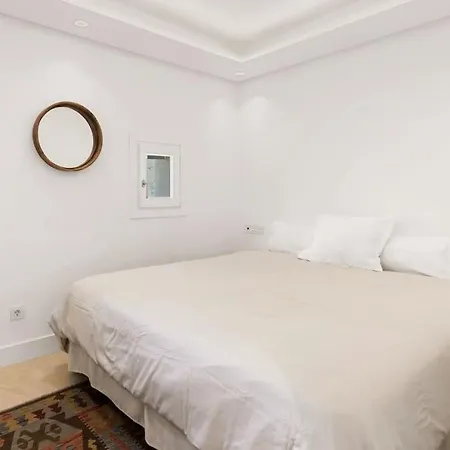 Exclusive 3-bedroom In Puente Romano