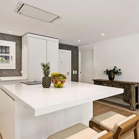 Exclusive 3-bedroom In Puente Romano Apartment *