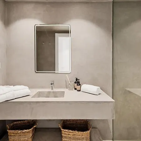 Exclusive 3-bedroom In Puente Romano Apartment *