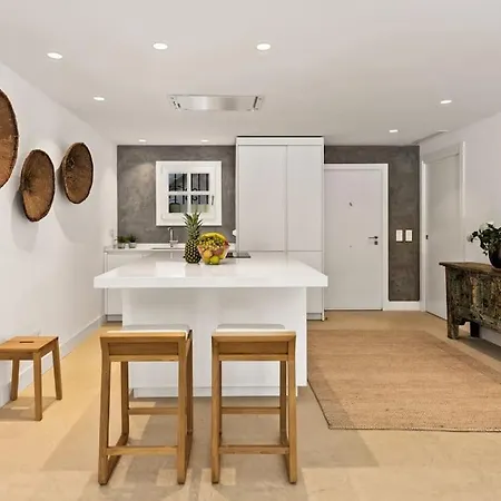 Apartment Exclusive 3-bedroom In Puente Romano