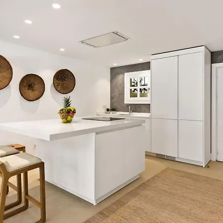 Apartment Exclusive 3-bedroom In Puente Romano *